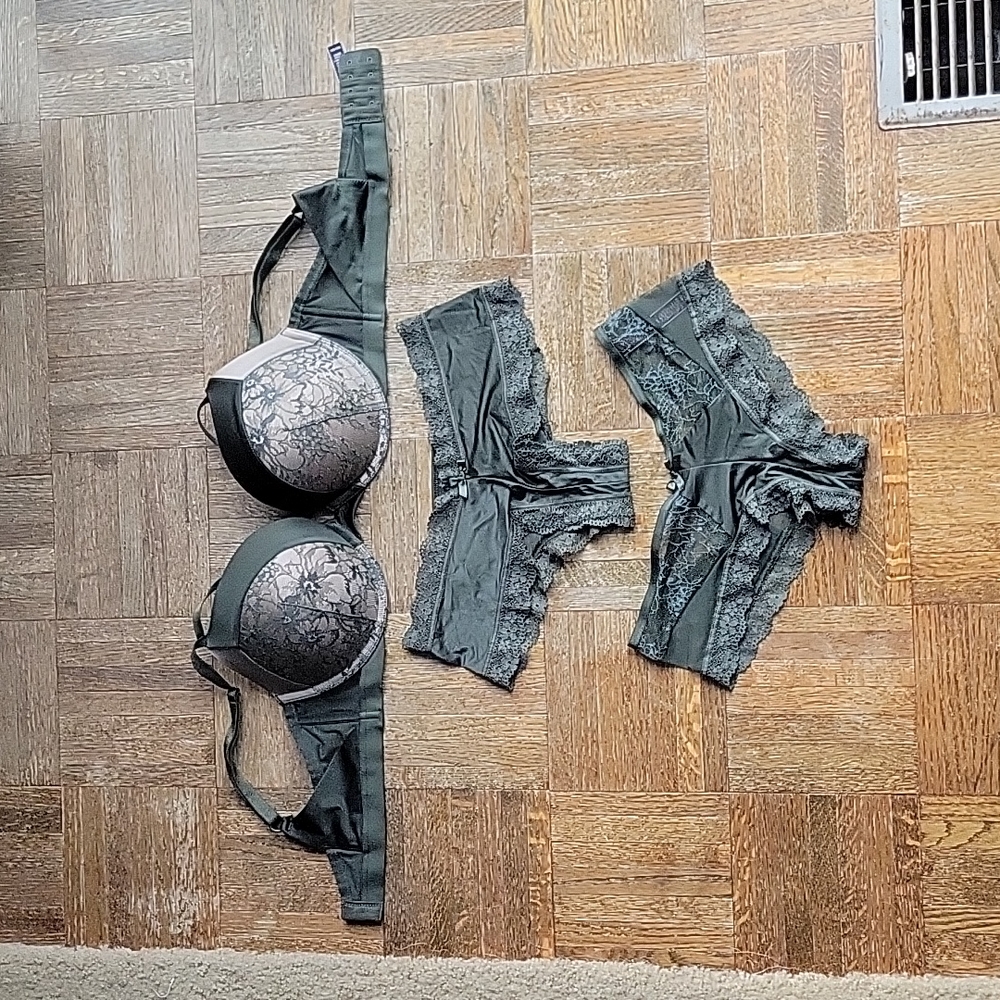Victoria secret Bra 36c and underwear small set